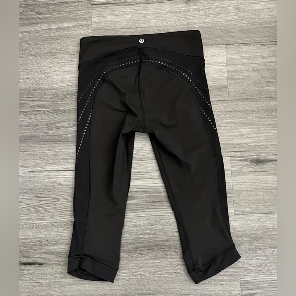 Lululemon Women's Size 4 Run Crop Black Mesh Leggings - Picture 8 of 9